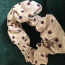 Swatch de Catarina : Chouchou à fleurs roses, Monoprix