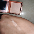 Swatch de Infinity2218 : Dandelion Twinkle, Benefit Cosmetics