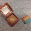 Swatch de Maribel : Hoola - Poudre Soleil, Benefit Cosmetics