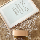 Swatch de luniversdeleapro : Gommage visage Sucres de Soin Gommage Eclat, L'Oréal Paris