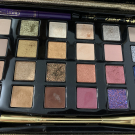 Swatch de Belefqihamina : Winter wonderglam luxe - Palette de fards à paupières, Tarte