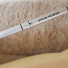 Swatch de Sarra djebali : Crayon à sourcils Brow Power, It Cosmetics