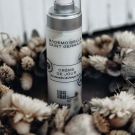 Swatch de Confidences et fourchette : La crème de jour au concombre blanc, Mademoiselle Saint Germain