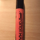 Swatch de Nessa.B : Liquid Suede Rouge à Lèvres Crème, NYX