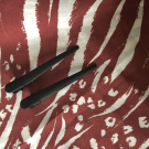 Swatch de Catarina : Petite pince en métal noir mat, Centrakor