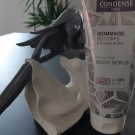 Swatch de Lafamilletestetout : Gommage du Corps, Condensé Paris