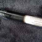 Swatch de Chloé. : Lock-it Concealer Crème - Anti-cernes crème, Kat Von D