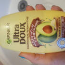 Swatch de Mel79 : Ultra Doux Shampoing Nourrissant huile d'avocat et beurre de karité, Garnier