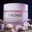 Swatch de fl.eur1660 : Resveratrol Lift Crème Cachemire Redensifiante, Caudalie