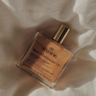 Swatch de GuntilipsSkincare : Huile Prodigieuse - Huile Sèche multi-fonctions, Nuxe