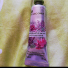 Swatch de jujupartenariat : Crème mains relaxante Fleur de Lotus Sauge, Yves Rocher