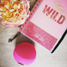 Swatch de Alyhia : Luna Mini Appareil T-Sonic nettoyant pour le visage, Foreo