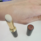 Swatch de Elodie de So Belle : Clay stick - waterproof concealer, Tarte