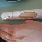 Swatch de Elodie de So Belle : True Portrait Foundation - Fond de teint liquide, KAT VON D BEAUTY