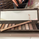 Swatch de Happy housewife mum : Naked 2  Basics Palette, Urban Decay