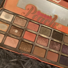 Swatch de SoniaS : Sweet Peach Palette de fards à paupières, Too Faced