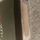 Swatch de SoniaS : Easy Bake Loose Powder, Huda Beauty