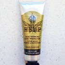 Swatch de Wild.Sunrises : Crème Mains Chanvre, The Body Shop