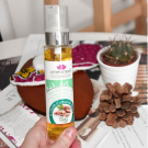 Swatch de It's Blossom Tea : Huile démaquillante, Emma Noël