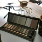 Swatch de ptitboutdefemmenancy : Naked 2  Basics Palette, Urban Decay