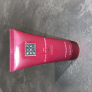 Swatch de Yous94 : The Ritual of Ayurveda Hand Balm - Baume pour les Mains, Rituals