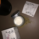 Swatch de Shanezia : Crème d'éclat au romarin, Mademoiselle Saint Germain