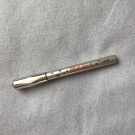 Swatch de lauchv : High Brow, Benefit Cosmetics
