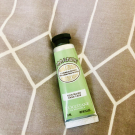 Swatch de acommence : Crème Mains à Croquer Amande, L'Occitane