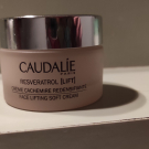 Swatch de ciboulette1818 : Resveratrol Lift Crème Cachemire Redensifiante, Caudalie
