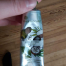 Swatch de manond08 : Crème mains sensuelle Noix de Coco, Yves Rocher