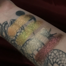 Swatch de Enakshhi : Edge Of Reality - Palette De Fards a Paupières, KVD VEGAN BEAUTY