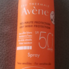 Swatch de anissafraise : Spray Très Haute Protection SPF 50, Eau Thermale Avène