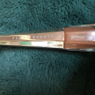 Swatch de Catarina : Stunna Lip Paint - Rouge à lèvres liquide longue tenue, Fenty Beauty by Rihanna