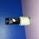 Swatch de Amelyyy : Vernis à Ongles 60 seconds, Rimmel london