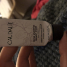 Swatch de nounette09 : Crème gourmande mains et ongles, Caudalie