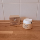 Swatch de cri59150 : Neovadiol Magistral Nuit, Vichy