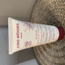 Swatch de Debymaou : Masque kaolin et fleurs, Cinq Mondes