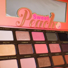 Swatch de chaimabenbk13 : Sweet Peach Palette de fards à paupières, Too Faced