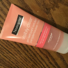 Swatch de Mogo24 : Gel Nettoyant Exfoliant Pamplemousse Rose, Neutrogena