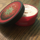 Swatch de Mogo24 : Beurre Corporel Fraise, The Body Shop