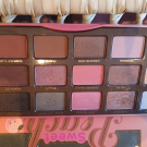 Swatch de Guingue : Sweet Peach Palette de fards à paupières, Too Faced