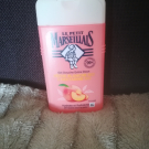 Swatch de ade05 : Gel douche extra doux, pêche blanche & nectarine, Le Petit Marseillais