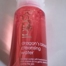 Swatch de flfl90 : Dragon's Blood Cleansing Water, Rodial