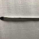 Swatch de Catarina : Pinceau plat en métal, Nocibé