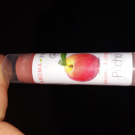 Swatch de Célotest : Baume à lèvre bio pêche, Aroma-Zone