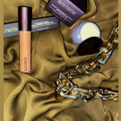 Swatch de W.eel : Secret Brightening Loose Powder, Laura Mercier