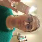 Swatch de Emelinem : Hello Happy - Fond de teint liquide, Benefit Cosmetics