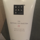 Swatch de Sancha : The Ritual of Sakura Body Cream - Crème onctueuse pour le corps, Rituals
