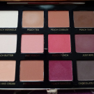 Swatch de Mia80 : Just Peachy Matte - Palette de fards à paupières, Too Faced