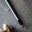 Swatch de zaz19 : 12h Brown Eye Pencil, Rougj